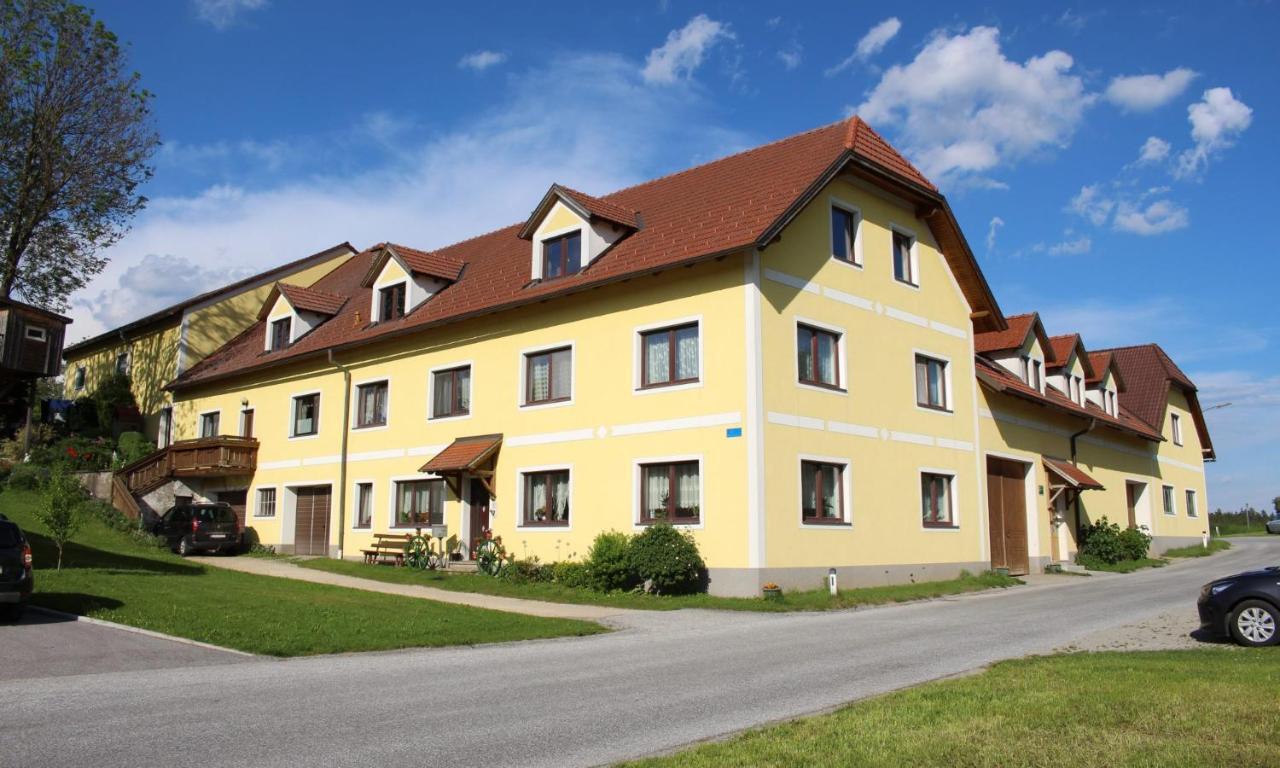 Urlaub Am Bauernhof Weichselbaum Apartment Schloss Rosenau Exterior photo